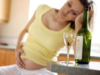 3 tháng giữa thai kỳ mẹ bầu không nên ăn gì?