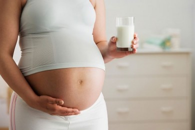 Mẹ bầu tháng cuối có nên uống sữa không?