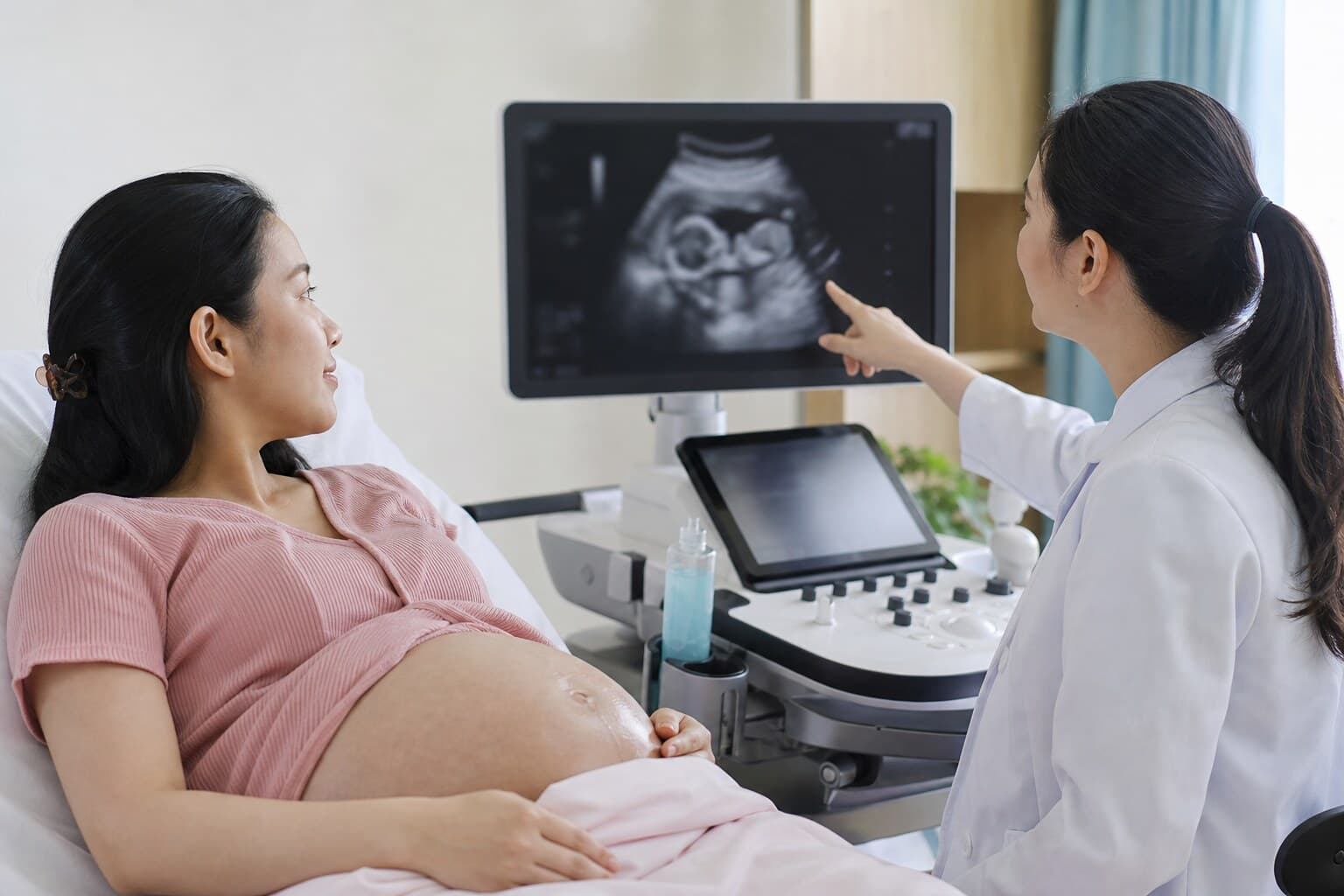 Siêu âm thai 12 tuần và 20 tuần giúp kiểm tra điều gì?
